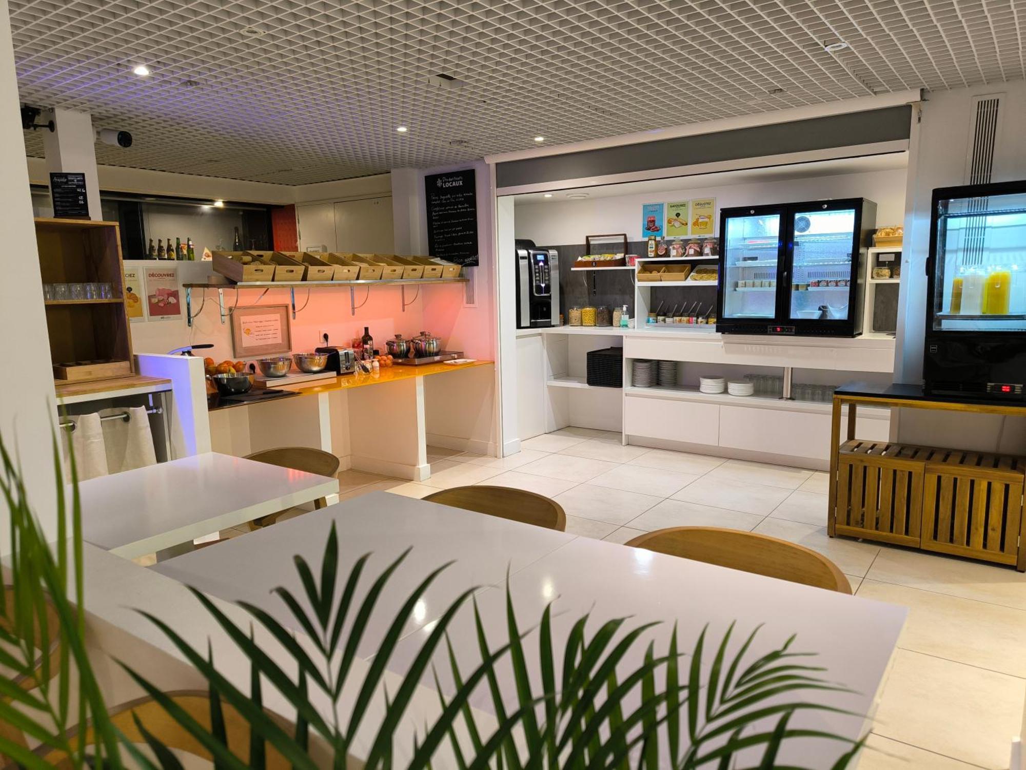 Brit Hotel Porte D'Espagne Перпинян Екстериор снимка