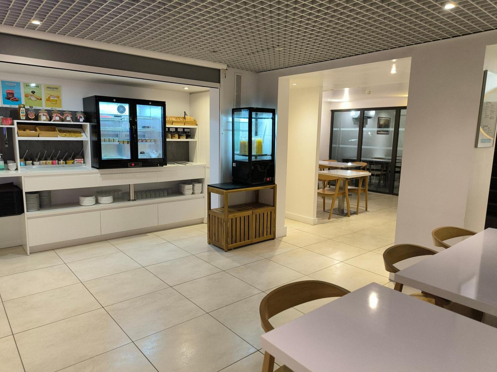Brit Hotel Porte D'Espagne Перпинян Екстериор снимка