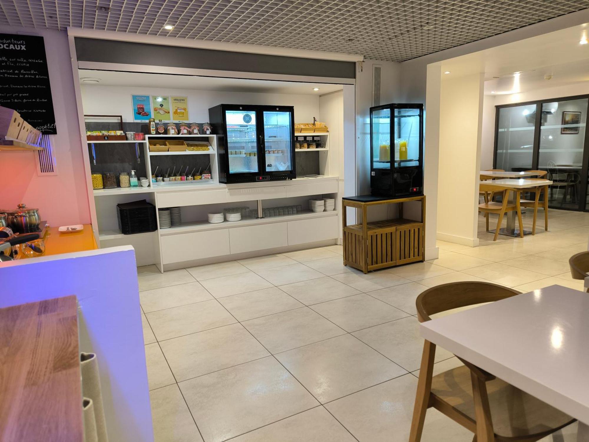 Brit Hotel Porte D'Espagne Перпинян Екстериор снимка