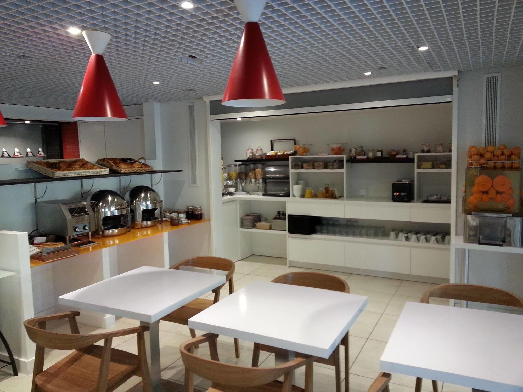 Brit Hotel Porte D'Espagne Перпинян Екстериор снимка